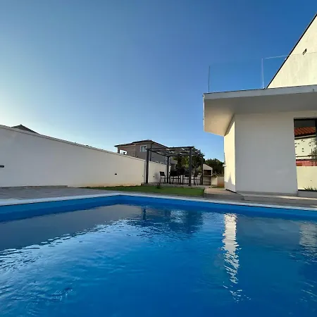 Krk, With Pool 8p 别墅 *